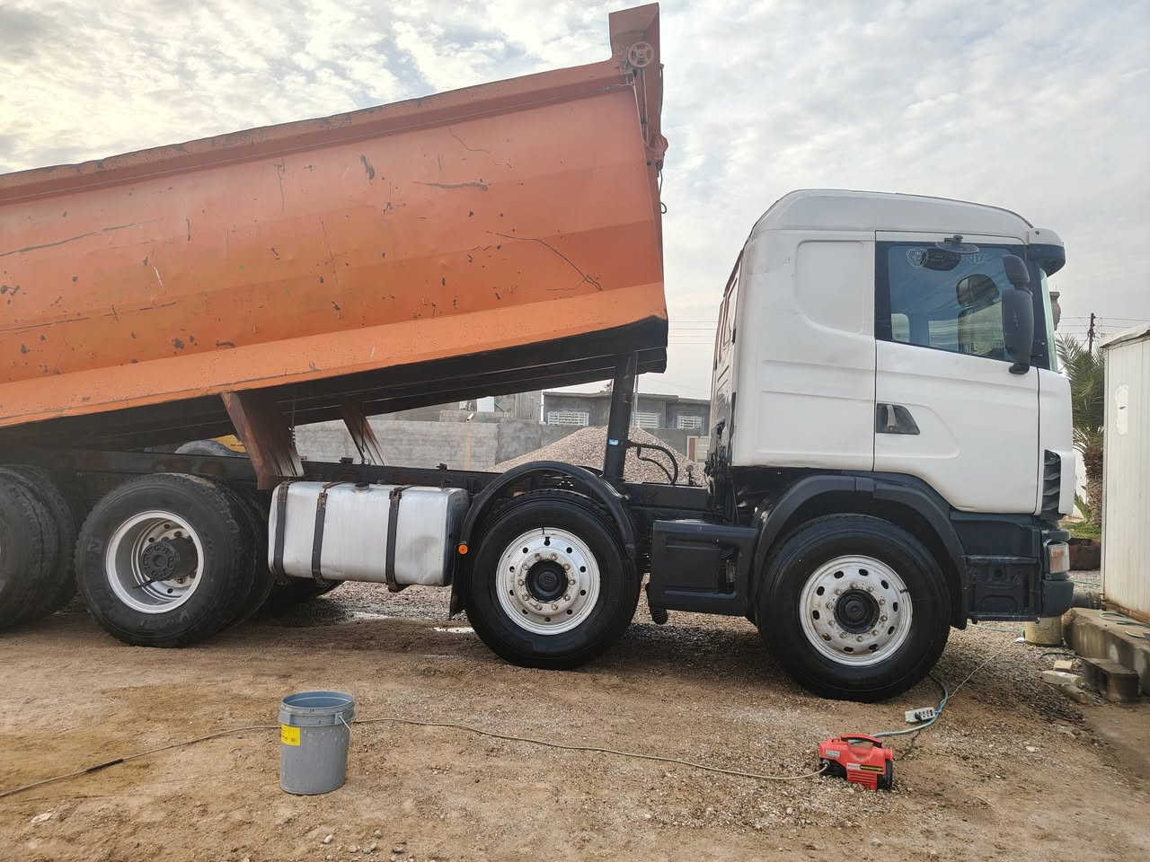 السلام عليكم سكانيا عكرب 2001 
محرك جديد انجكتر  بدي حوضي مجموعه ورده 
السعر 3٫20 الاتصال والاستفسار *********** ابو محمد 
الموقع/ البصرة /الهارثه
