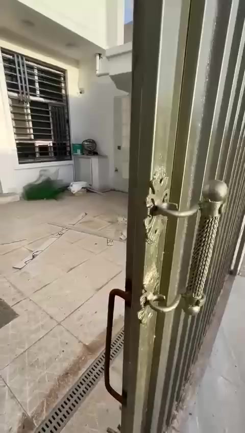 دار ايجار في تكريت  قادسيه شارع جليل قصاب مساحه ١٨٠ متر  يتكون بيت  كراج صحيات خارجيه من استقبال وصاله ومطبخ وغرفتين   ومنور  وغرفه طابق ثاني تواصل على هل رقم***********
