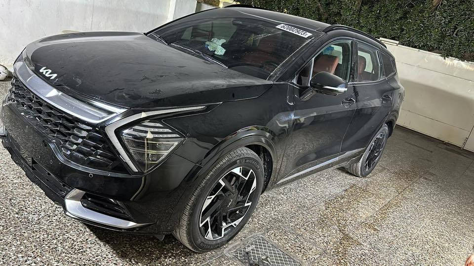 ‎كيا كيا‎ سبورتج موديل 2023
‎فول برستيج اعلى فئة sx.prestige شاصي طويل 
‎سيارة جديدة جدا ماشية 139  ألف كيلو 

‎وارد امريكي  حادثها تبديل جنطه وصبغ نص باب السايق وبارد بالجاملغ الخلفي 
‎ رقم بغداد 
‎بدون ايرباك
‎بدون دواخل 
‎مكفولة لغد و شاصي 
‎مواصفاتها :-

‎1. بانوراما
‎2. بصمة : تشغيل - ابواب - صندوك
‎3.  صندوك كهرباء
‎4. شاشة كبيرة على طول الدشبول دجتل كامل 
‎5 كيجات الكترونية متغيرة حسب الوضعيات
‎9. انظمة القيادة : سبورت - سمارت - نورمال
‎10. كشنات جلد لون اسود 
‎11. كراسي كهرباء فول تحكم مع كشن ميموري 
‎12. اضواء ترحيب عند الاقتراب مع ترحيب داخلي عند الصعود او المغادرة
‎13. شحن وايرليس
‎14. منافذ تايب سي عدد 3 مع 2 في الكشنات ومنفذ يو اس بي ومنفذ جداحة
‎15. هاند بريك بصمة
‎16. اوتو هولد
‎17.  كاميرات 360 مع كاميرات بالاشارات الجانبية مع وضعيات مختلفة للكاميرات
‎18. فول رادارات امامية وخلفية وجانبية
‎19. تحديد مسار ذكي
‎20. قيادة أليه ذكية
‎21. نقطة عمياء
‎22. كروز سرعة
‎23. تبريد وتدفئة كشنات مع تدفئة ستيرن
‎24. سستم صوت هارمن harman / kardon 
‎26. خزن كشن سائق ميموري وضعيتان اشاير بالمري
‎27. ‏وضعيه تغير صوت المحرك
‎28. تشغيل عن بعد 
‎29. شاشة لمس متغيرة لتحكم الميديا او لتبريد
‎30. ستيرن فول تحكمات
‎31.لايت عدسات فول لد مع كشافات أمامية لد 
‎32. ويل كب قياس 19
‎33. محرك 2500
‎34. كير 8 نمر 
***********
‎
