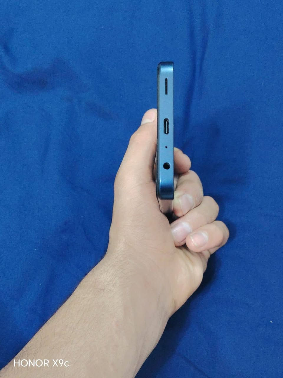 📱✨ Samsung Galaxy A25 5G  ✨📱
لو بتدور على موبايل يجمع بين ا

لو بتدور على موبايل يجمع بين الأداء القوي، الشاشة المميزة، والكاميرا الاحترافية.. يبقى Galaxy A25 5G هو الاختيار الأمثل. 🔥

✅ أهم المواصفات: 📱 شاشة Super AMOLED مقاس 6.5 بوصة بدقة FHD+ ⚡ معدل تحديث 120Hz لنعومة فائقة في الاستخدام. 🚀 معالج Exynos 1280 بتقنية 5 نانومتر لأداء سريع ومستقر. 💾 ذاكرة 6 أو 8 جيجا RAM مع 128 أو 256 جيجا مساحة تخزين، مع دعم كارت ميموري حتى 1 تيرابايت. 📸 كاميرا خلفية ثلاثية: • 50MP مع مثبت بصري OIS • 8MP واسعة • 2MP ماكرو 🤳 كاميرا أمامية 13MP لصور سيلفي واضحة. 🔋 بطارية 5000mAh تدعم الشحن السريع 25W. 📶 يدعم 5G + NFC. 🔊 سماعات Stereo مع منفذ سماعات 3.5mm. 🔒 بصمة جانبية سريعة. 🛡️ حماية Gorilla Glass 5 ومقاومة للمياه والغبار IP67. الجهاز بعده بحاله الوكاله
.
📍 العنوان بغداد مدينه الصد

السعر 190

***********
