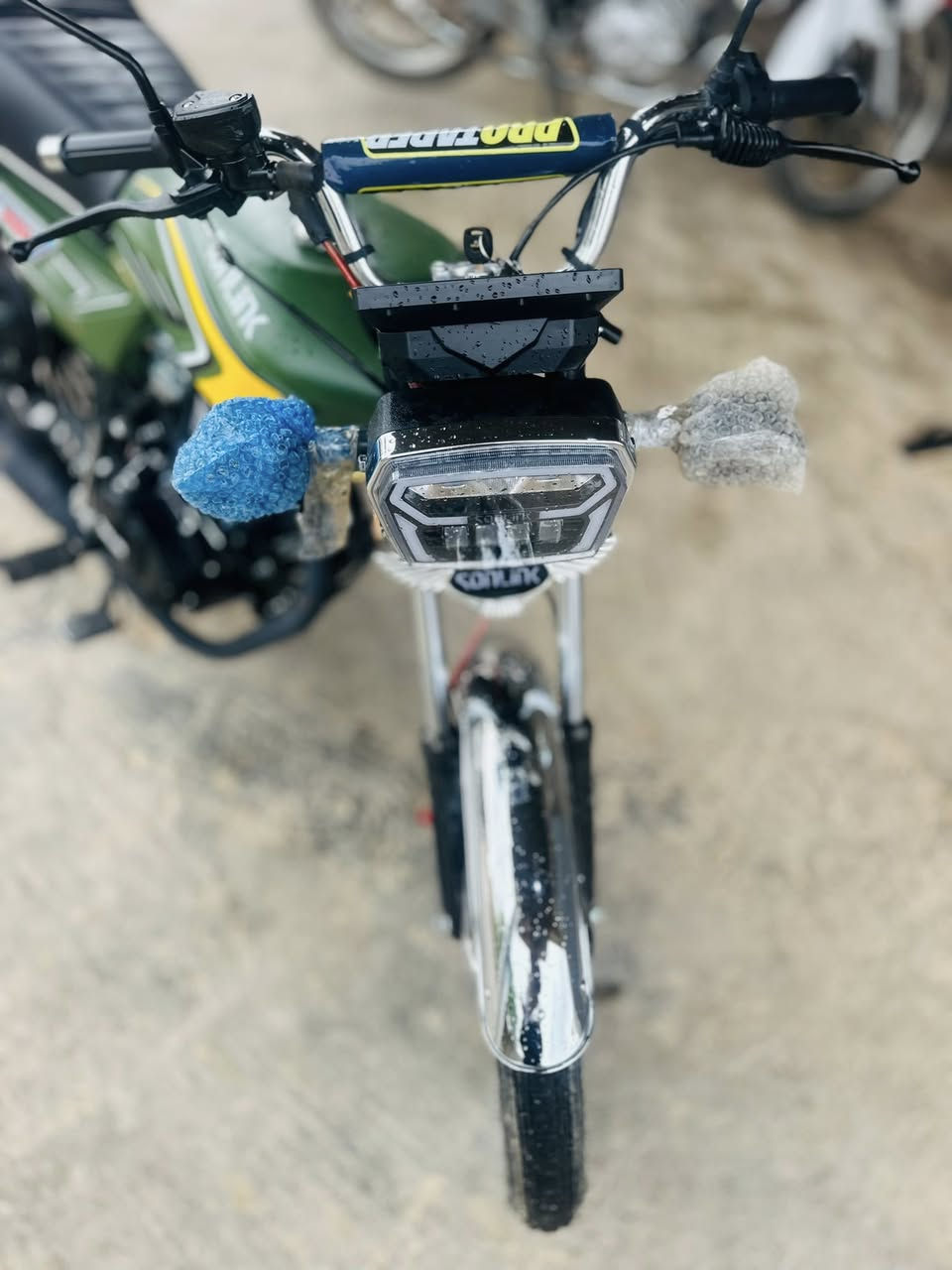 سولنك ٢٥ محرك ٢٠٠جواكبج شرط وضع شركه برغي ماناقصها 
 ماشي الفين بصمات ٢سويجات ٢ورقه 
مراوس وبيع تفاصيل خاص


**إذا كنت صاحب هذا الإعلان وتريد حذفه لأي سبب، رجاءا أرسل رسالة إلى الدعم الفني**