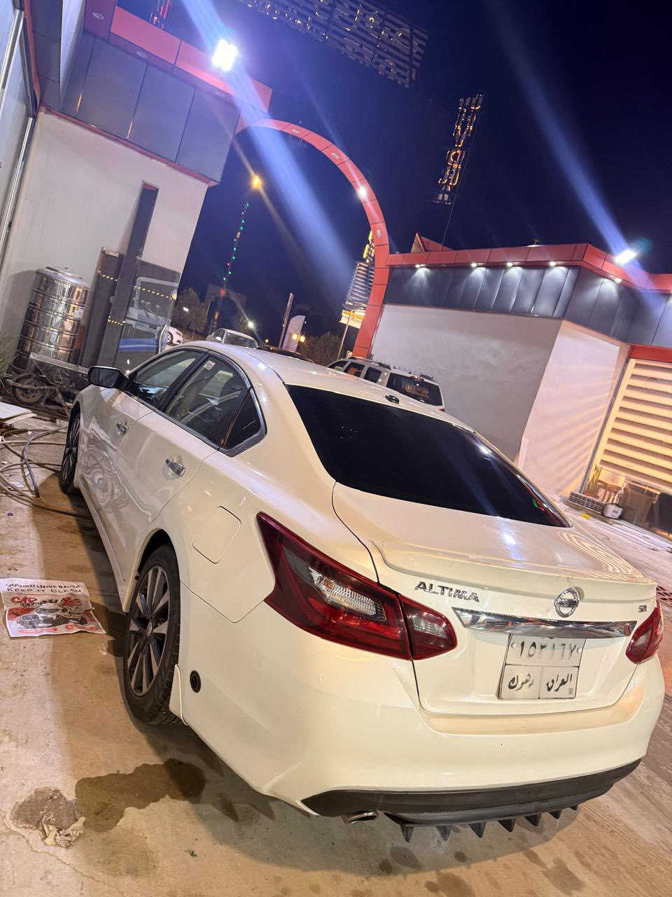 السلام عليكم
نيسان التيما 2018 رقم دهوك
منضومة غاز 

المواصفات
بصمة ابواب
مانع انزلاق 
تحكم استيرن
مثبت سرعة 
كشن كهرباء
كاميرا خلفية 
الحادث موضح بالسونار بدون دواخل نهائياً  بدون ايرباك كلة سليم 
گير محرك 

السعر123  بيها مجال بسيط
المكان ديالى /بعقوبة  للاستفسار الاتصال
***********
