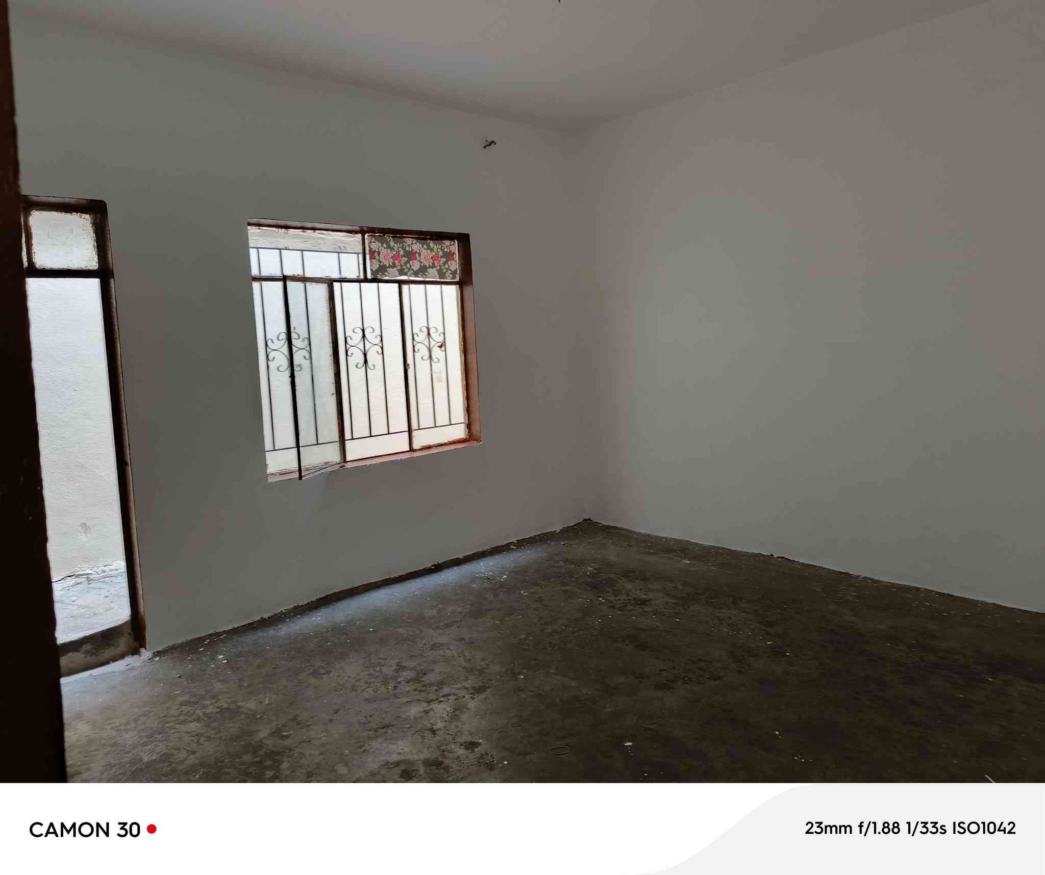 السلام عليكم جميعا
دار معروض للبيع مساحة ١٨٠متر واجه قبلة، أربعة غرف وإنارة وضوء الشمس من كل اتجاهاتها، كراج سيارة مشتملات خارجي مصبوغ جاهز، زراعي وصل بلدية، مصفى حساب الكهرباء، قطاع السادس أول فرع مقابل جامع الحاج إدريس أقرب فرع عالشارع  العام والأسواق وقطعة الكيات وبسعر مناسب ٧٢مليون وقابل للتفاوض للتواصل ***********
