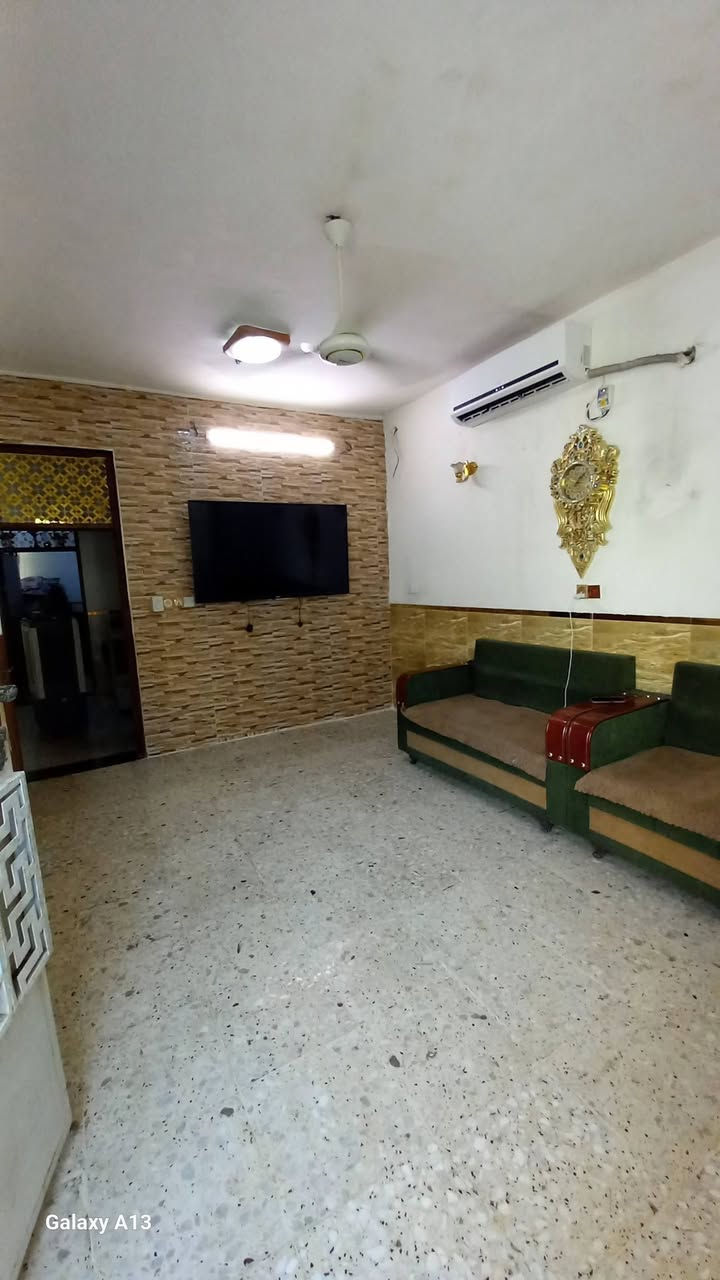 بيت زراعي سند ٢٥السده الثانيه قرب المدرسه الاهليه در السلام خدمات كامله مساحه ١٠٠متر مربعه واجهه ٧ نزال ١٤ سعره ٧٠ قابل للتفاوض مستعجل على بيعته للاتصال على رقم ***********
