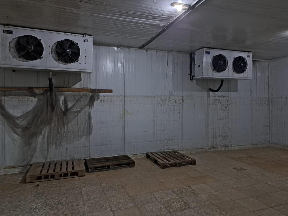 معمل البان للأيجار
الموقع: بغداد/ عويريج الشارع الرئيسي بغداد - حله مقابل مخابز باب الاغا. 
المساحة الكلية: 2000 م مربع 
قاعة إنتاج 400م مربع.
براد 220م مربع قسم تبريد قسم صاعق.
حاضنه 
مخازن 180م مربع 
إدارة غرفة حسابات غرفة غرف عمال مطبخ  مرافق صحيه . 
طاقة المعمل من اللبن في حال إكمال بعض المعدات  : 16 طن /يوميا 
8 طن /يوميا شنينة

ملاحظة: المعمل مجاز رسميا من دوائر الصحة والتنمية الصناعية العلامة التجاريه  بيروت  .

الإيجار يشمل العقار والمكائن والمعدات والعلامة التجارية 
رجاءا الاتصال من أصحاب الاختصاص فقط.

واتس اب: ***********
