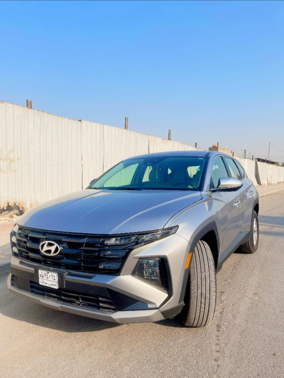 السلام عليكم
اللهم صلّ على محمد وآل محمد 
 
للبيع فقط توسان موديل 2025 وارد امريكي 
دخول جديد الرقم فحص مؤقت 
محرك 2500
ماشية 4الاف ميل يعني زيرو
الحادث جداً بسيط كما موضح في الصور
بصمة تشغيل  
تشغيل عن بعد
اوتو هولد + اطفاء ذاتي 
شاشة تدعم كار بلي 
كامرا خلفية دوارة 
لد امامي نهاري 
لايت زينون عالي ناصي 
تحكمات استيرن جهتين + كروز سرعة+قيادة ذاتيه
أنظمة قيادة متعدده 
سايد بريك بصمة
رادرات فول ونقطة عمياء وكامرات 360 درجه
ومعروفه بعد مواصفات ومتانه الامريكي 

السعر: $185 وبيهة مجال بسيط حك الجية
بغداد / الحرية 
‭0776 556 0124‬ ‬
0783 859 9089
