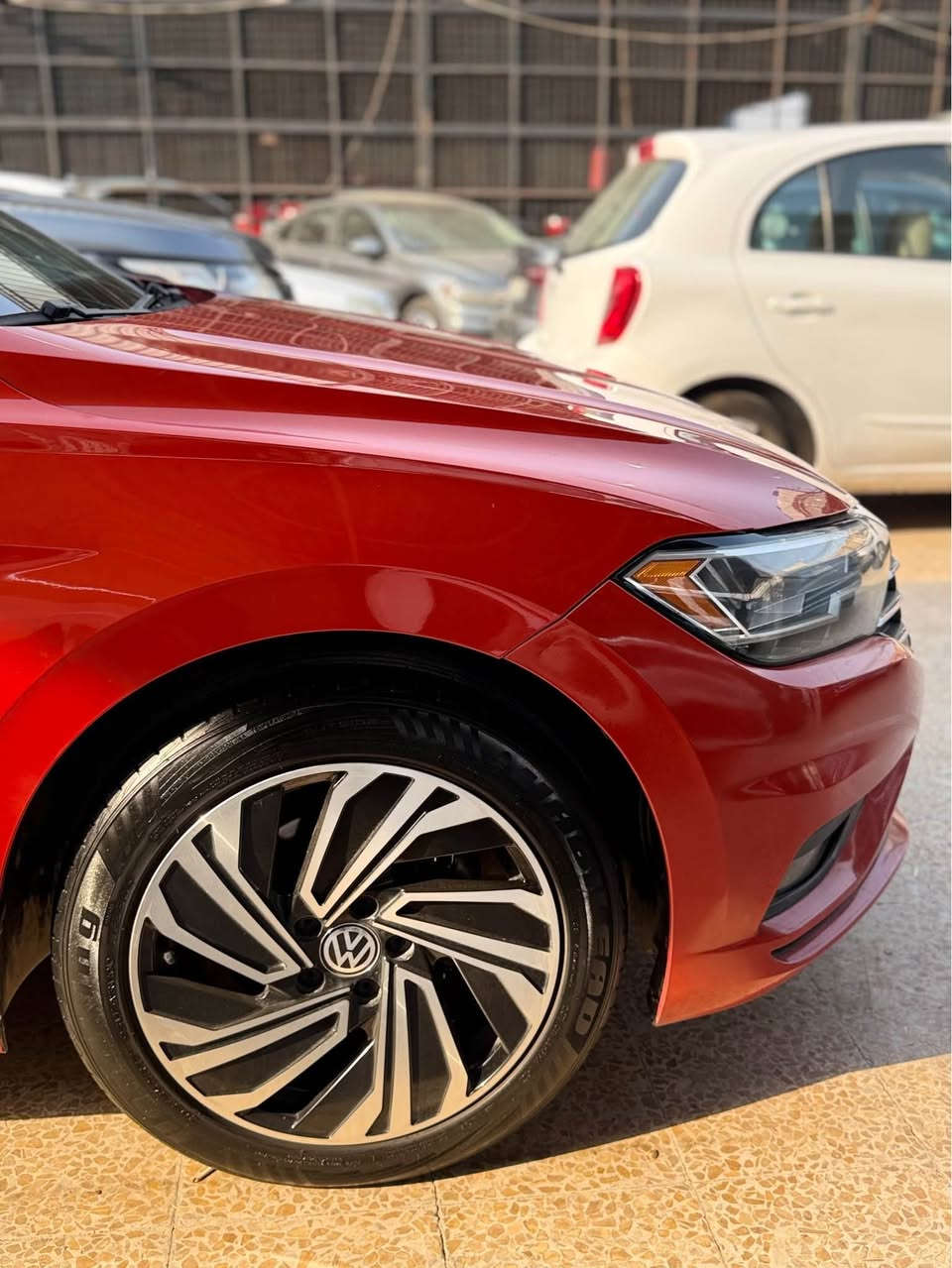 Vw jetta 2019 S 
ره نگ قه يصي ناو كريمي 
بستيك سه ري بؤنيت صوخ بي داخلي بي ايرباگ 
پشت و پيش كه پس ٤ تايه و ويلي خاويني له بنه 
٦٦ مايل رؤشتوه بي مسروفه تب هه ولير *********** أربيل, العراق
