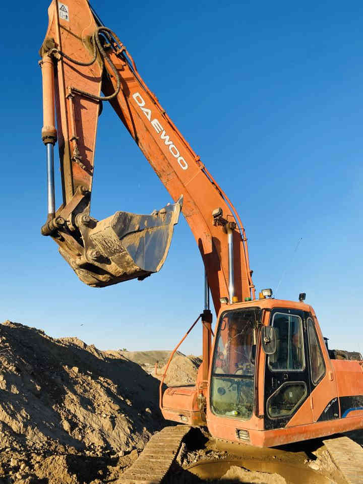 السلام عليكم.للبيع حفاره دايو موديل 2003حجم255 رقم كامل جاهزه للعمل  السعر 4دفاتر وبي مجال. الاتصال عله هاذا الرقم ***********
