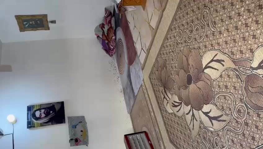 السلام عليكم  بيت للبيع 
المساحه 180متر  السقف سندويش 
الموقع  خلف مطعم الديوان خط ثاني 
ماء او كهرباء او تبليط  
للإستفسار اتصل على الرقم 
(***********)
  انا مكلف بنشر
