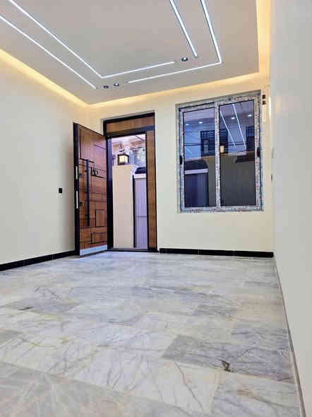 #تونات للبيع 
مساحة الواحد 100م
الوجه 5 نزال 20
يحتوي على صالة ومطبخ 
وخدمات 
وثلاث غرف نوم 😴 
العنوان حي الجهاد الامانه خلف كاتب عدل
الاستفسار ***********
