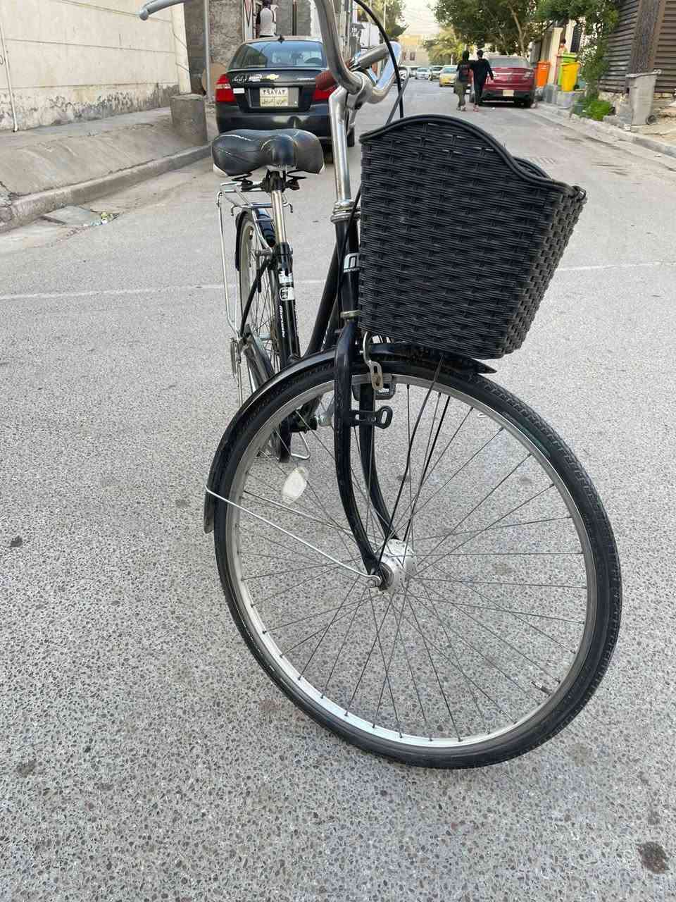 السلام عليكم
باسكل باله كلش نضيف أي نقص ما بي تايرات جدد قياس 27  سعره 140 وبس مجال
مكاني بغداد حي جامعه ***********
