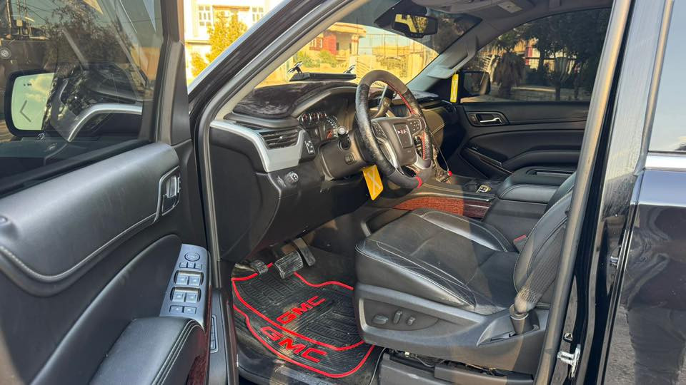 جمسي يوكن 2018 رقم  واسط بتره
محرك 5300
الفئه SLt 
سياره كسر فلين كاصه من امريكا كلين تايتل 
يعني كفاله من كلشي 
اجه بيه فقط جاملغ خلفي ايمن كلير فقط
لباقي كفاله عامه 
عداد المسافه 160 الف ميل 
السياره فول مواصفات ما عدا الفتحه 
vin:1GKS1BKC8JR185120
مكان السياره واسط وبأسمي 
السعر خاص رجاء 
***********
