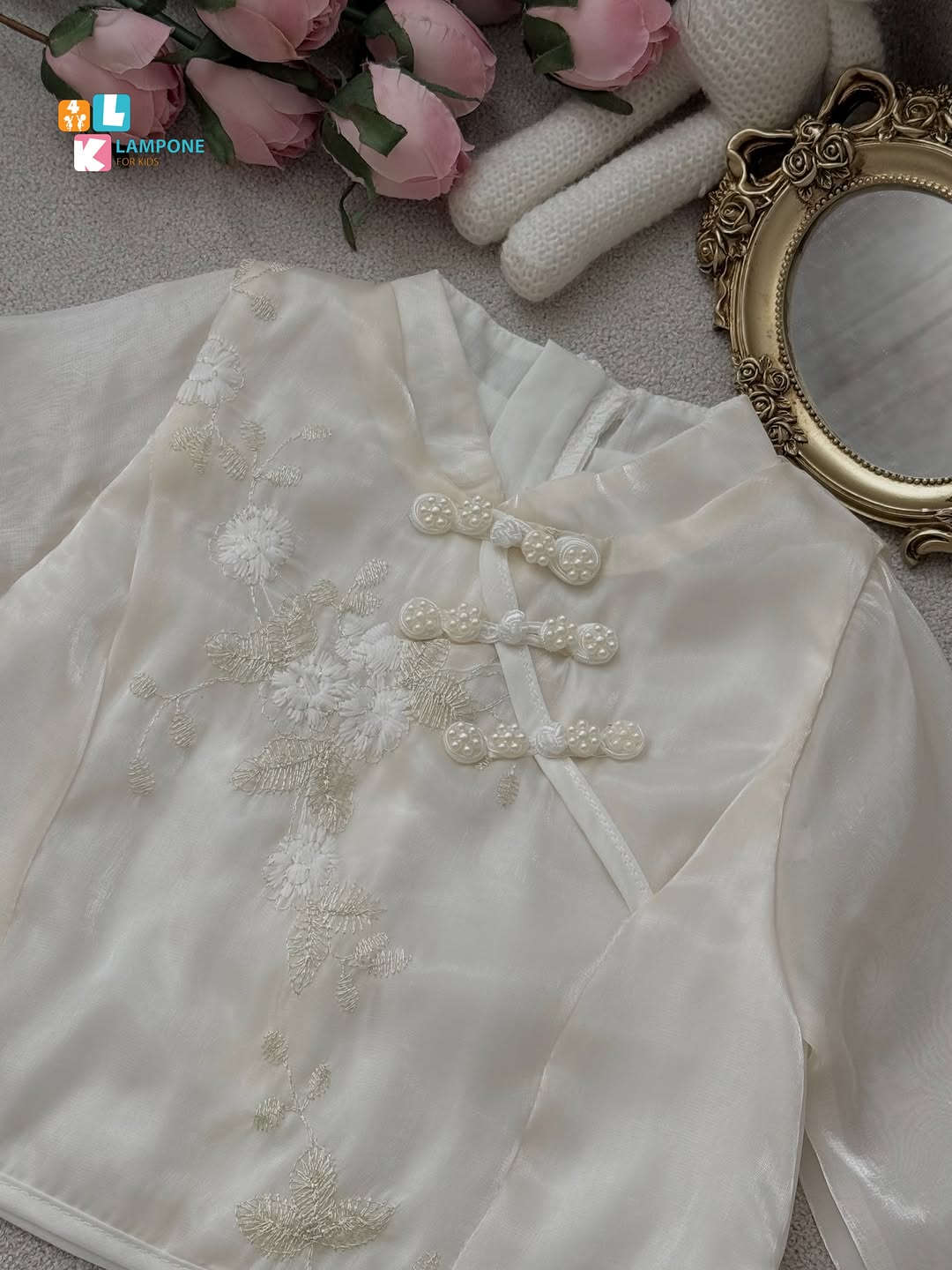 طقم بناتي أنيق بلون أوف وايت 🤍🌸
متكون من قطعتين: توب + تنورة

✨ تفاصيل مميزة:
• تطريز ورود ناعم وأنيق
• لون أوف وايت راقٍ وسهل التنسيق
• قماش خفيف ومريح للأطفال
• تصميم أنثوي ناعم بإطلالة مميزة
• قصة مريحة مناسبة للحركة واللعب
• مثالي للزيارات، المناسبات والتصوير

العمر: من 2 - 6 سنوات
السعر: 23,000 د.ع

لأن الأناقة تبدأ من التفاصيل الناعمة🤍
#لامبوني #اكسبلور_فولو #ملابس_اطفال #اناقة #iraq


**إذا كنت صاحب هذا الإعلان وتريد حذفه لأي سبب، رجاءا أرسل رسالة إلى الدعم الفني**