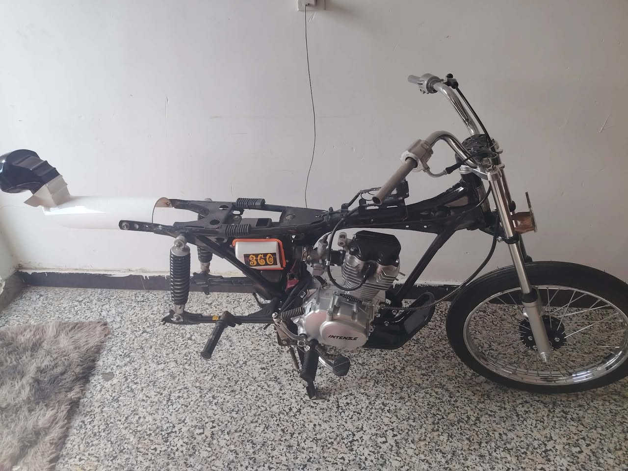 سلام عليكم شباب دراجه للبيع شاصي 19 اصلي سنويه ورقم باسمي دراجه صارلها اقل شهر تعمرت غراض كلها كامله بس اني مشادهن دراجه خير من الله ماعايزها شي اكرر سنويه شاصي اصلي شلامجه اصلي 19 اتصال ***********
