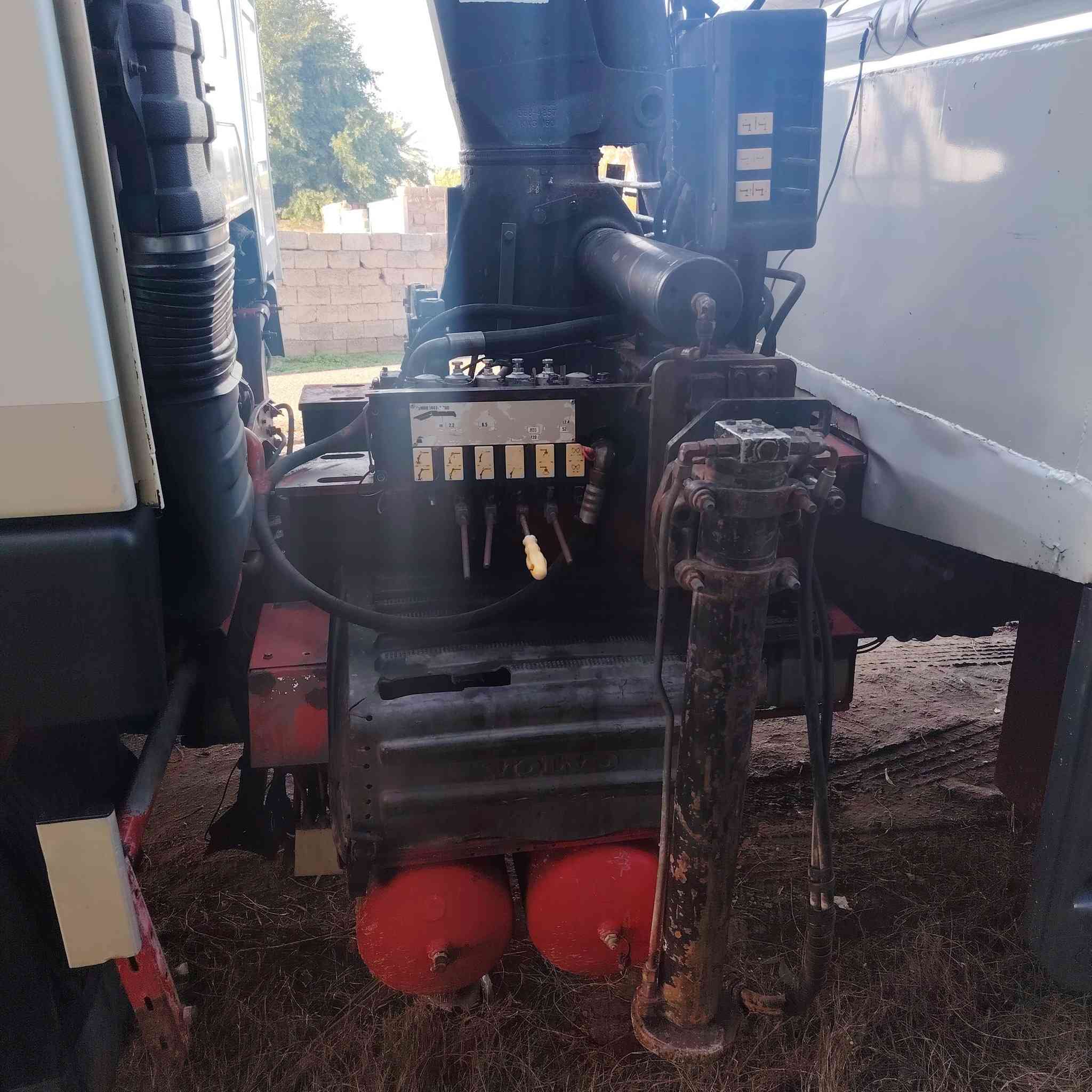 كرين فالفو 2001 للبيع السعر 35000$ سيارة جاهزة كاملة مكملة باسمي تحويل مباشر كاعية 735سم 
كرين 7 طن سنكل مزوج 
هـــــ***********
هـــــ***********
موقع السيارة صلاح الدين
