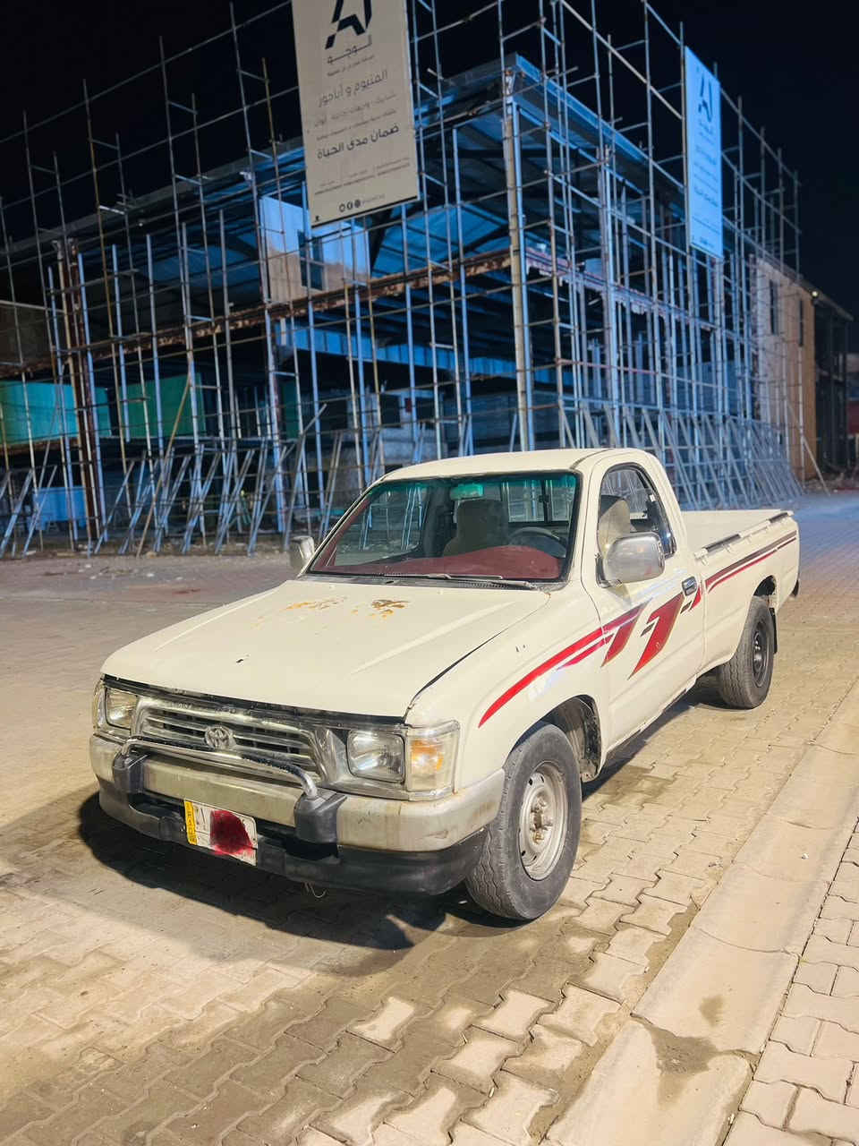 تيوتا هايلوكس مديل2000. تك قماره   رقم ميسان 
محور كير ومحرك.  2ونص. بطه حاويه ستوني شادهن. باتري جديد ضفيره جديده حداديه جديده.  سياره بيها ضربه تفاصيل اكثر. مراسله نفس الصفحه *********** مكانها نجف.   سعر. 52
