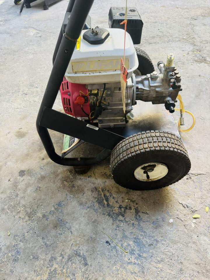 مضخة غسل مال حاوية اجتي وي محركات يابانية ومولدات نظيفة جدا شغال نكرة مستعمل قليل جدا بعدة بدهن شركة كفالة عامة شرط برغي مامفتوح وصوت ناعم جدا ودفع قوي ومضخة حجم كبير 
السعر 300 مكاني بغداد 
***********
