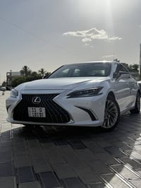 لكزس ES300H 2024 الترا لكجري أعلى فئة باللكزس تجي ابيض داخل ابيض شاشة ...