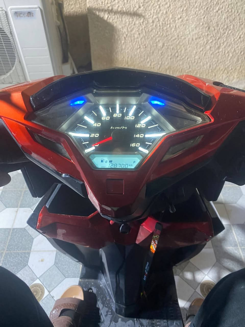 السلام عليكم جيتي فايف نضيفه ما بيها نقص مكينه بلاديه سعر ٥٠٠ بيها مجال بسيط  رقم ***********
