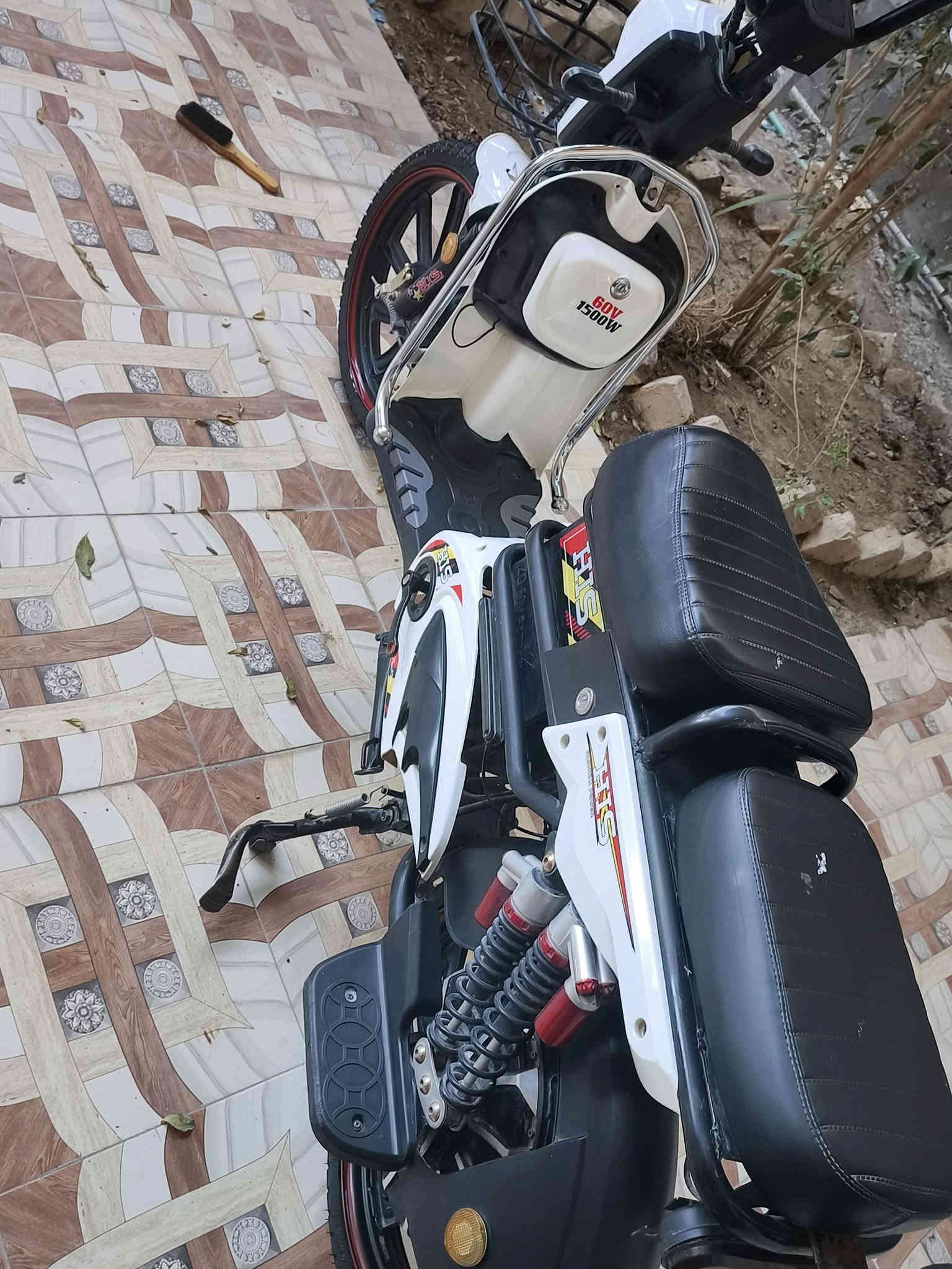 السلام عليكم دراجة شحن للبيع موديل 2025 جديدة وبسعر مناسب جدا المواصفات أربع سرع قاعدة موبايل كشن كبير ومغلف وخمس بطاريات شرط عال فحص مع كلاص ونشرات جانبية وداخلية مع سلة أمامية دبل اشارة كهربائيات كلهة جديدة وشغالة وجديدة مع نضامين تشغيل سويج وبصمة عن بعد تجي ويا مع ملف 1500 وفولطية 60 وجكمجة السعر قفل قفل قفل 280 بيع مستعجل مكاني بعقوبة السايدين استفسار ***********
