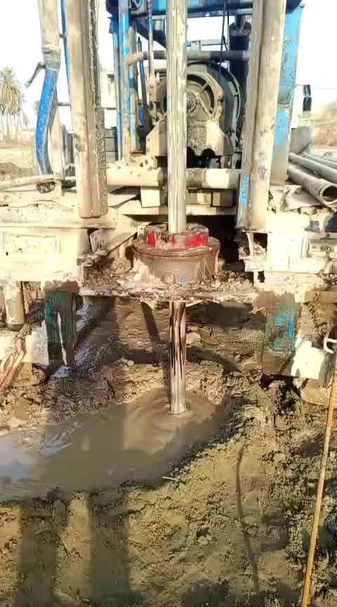 سلام عليكم حفارت ابار البيع سياره فالفو
البرج 8متر الكلي 6متر سويفن جديد عده 
36متر راس حفر واحد 12نج خنزيره ضغط 
400/100 السعر خاص  ***********
تواصل شـرڪـة الـڪـوثـر للأبار الجوفية
