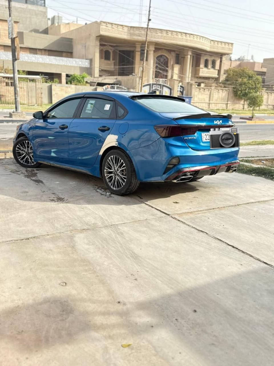 فورتي GT موديل 22  تيربو ١٦٠٠ كير DCT دبل كلج 7نمر 
ماشيه ٥٠ الف حادثها قبق جنطه جاملغ خلفي وامامي كفاله محرك وشاصي  للبيع السعر ١٤٨ او مراوس 

✅ رادار أمامي (Forward Collision Avoidance)
* ينبهك إذا أكو سيارة قدامك.
* يفرمل وحده بحالات الطوارئ.

✅ نظام البقاء بالمسار (Lane Keeping Assist)

* إذا السيارة تطلع من المسار بدون إشارة يرجعها للمسار.

✅ مساعد تتبع المسار (Lane Following Assist)

* يساعد السيارة تبقى بنص الخط بالطريق السريع.

✅ نقطة عمياء (Blind Spot Warning) ()

* ينبهك إذا أكو سيارة بالزاوية العمياء.

✅ تنبيه حركة خلفية (Rear Cross Traffic Alert) ()

* إذا ترجع ريوس وأكو سيارة جاية من الجنب ينبهك.

✅ كروز كنترول

* و بيها كروز ذكي (راداري).

✅ تشغيل بصمة (Smart Key)

* فتح وتشغيل بدون مفتاح.

✅ مقاعد رياضية GT

* جلد وقماش مع تطريز GT.

✅ شاشة 10.25 إنج

* Apple CarPlay و Android Auto.

✅ فتحات تكييف خلفية

✅ شاحن لاسلكي للموبايل


**إذا كنت صاحب هذا الإعلان وتريد حذفه لأي سبب، رجاءا أرسل رسالة إلى الدعم الفني**