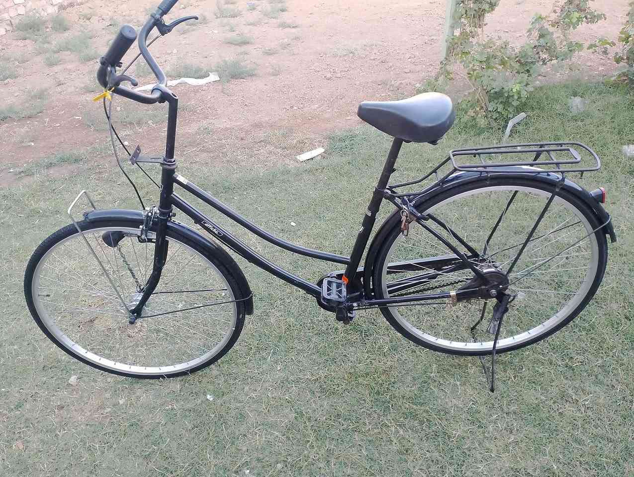 سلام عليكم  عندي هااذ  الباسكل جديد بعده حجم 27 جديد مال باله اليرده يتصل عل رقم  رمادي صوفيه والسعر خاص ***********
