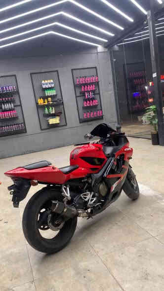 F4i 2004 600
مەکینە کەپس 30.000 رۆیشتوە
کامل سیرڤس کراوە رۆن و پۆلیش و بەنج
لەسەر دەقی شەریکە دەسکاری یەک بورغی نەکراوە 
شوێن هەولێر 
سعری ۲٦ وەرەقە 
*********** أربيل
