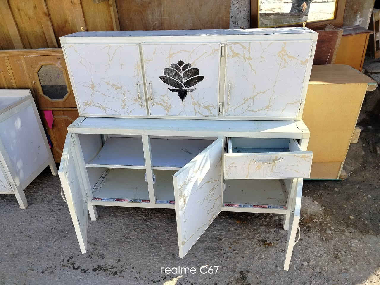 كاونتر متر ونص وسنك مرمر متر و20 نظيف كلش السعر 185الف للتواصل العماره حي النداء شارع الحسينيه فرع فرن صمون الكرار تلفون ***********
