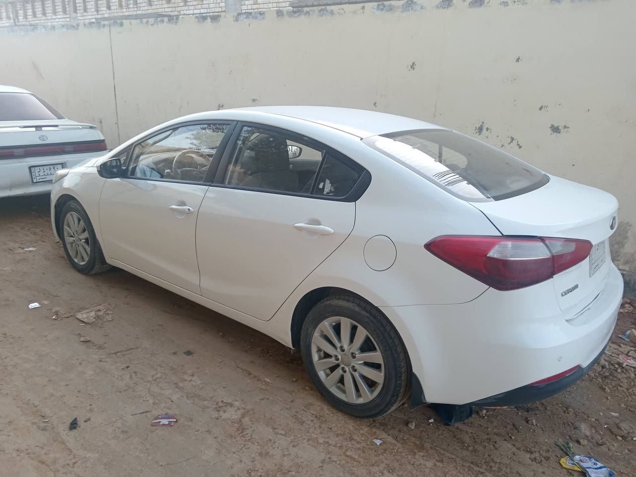 مرحبا اخوان سيراتو ٢٠١٤ رقم نجف جاهزه وحلوه بيها بارد شبر بالجنطه وبكده بالدوسه تايرات جدد السعر ١١٨ وبيها مجال بسيط حق الجيه مكانها ديوانيه قضاء الشاميه باقي التفاصيل اتصل وتدلل 
***********
