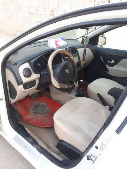 السلام عليكم
رينو سمبل ١٦ اوتوماتيك مصبوغه حزام 
كير محرك صدر امامي خلفي كهربائيات تخم تاير باتري جديد كلهه جاهزة
سنويه لل ٢٨ 
ب٦٠ ورقه وبيهه مجال كلش قليل
للاستفسار *********** ممتواجد عالنت الشراي يتصل وبالخدمه
