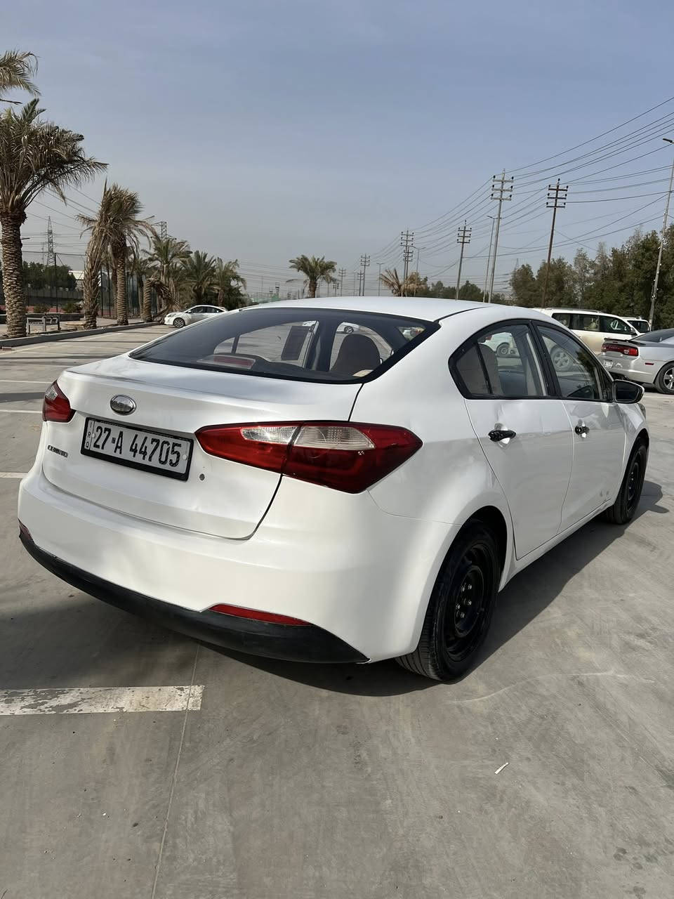 السلام عليكم شباب
الاسم /سيراتو خليجي
موديل /2014
الموصفات/ عاديه 
مكينه/1600 دوش مامفتوحه 
رقم العجله/27 ذي قار باسمي تحويل اي مكان رقم دولي هزه جديده
كير /اوتماتيك +عادي 
وارد خليجي /سياره بيه ضربه بل باب وره وهلاله 
بيه رشات بسيطه صبغ ابيع حزام صبغ لاتعبك ولا تعبني 
سياره اكفلك شواصي لغود تكم حوض جنطه 
1/شاشه تاب اصلي
2/تحكم استيرن قطعه وحده
3/دوشمه +عازل جميع السياره قبل 15 يوم سويته 
4/تخم تاير جديده 
5/تخم ويل 

السعر 100
مكينه وكير كفاله على شرط 
***********مكاني نجف الاشرف
