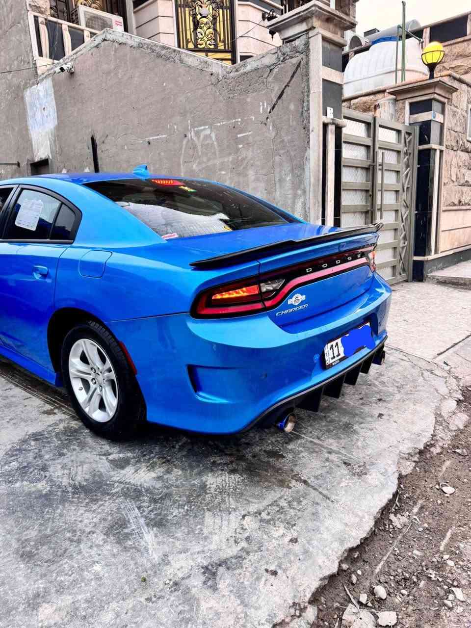 سلام عليكم /   للبيع  
‏دوج جارجر 2023 لون ازرك  تو ويل sxt 
‏تبديل قطعتين وصبغ  بنيد وجاملق
‏فوول عدا الفتحة
‏السعر 235 ورقة و بيها مجال بسيط
‏ v6 محرك ستة سلندر 3.6 
‏مواصفاتها : 
‏١- بصمة تشغيل و تشغيل عن بعد 
‏٢- شاشة جبيرة و كامرة 
‏٣- لايت أمامي زنون
‏٥- كرسي السايق كهرباء 
‏و باقي المواصفات المعروفة + حجر البيئة البلاد موجود
‏عليها ادامة كاملة و لا كلوب مشتغل بالدشبول
‏عبوة كاملة فيول بم جديد / تايرات جديدة / منظومة احتراق بالكامل 
‏تبريدها ثلج الحمدلله 
‏ماشية ٨ ألف 
‏حادث السيارة جاملق وشويه بلغد  براكيت سستم 
 جديدة بأسمنا تحويل ثاني يوم 
‏مكاني بغداد / العماريه 
‏الرقم نتصل وسهله /***********
