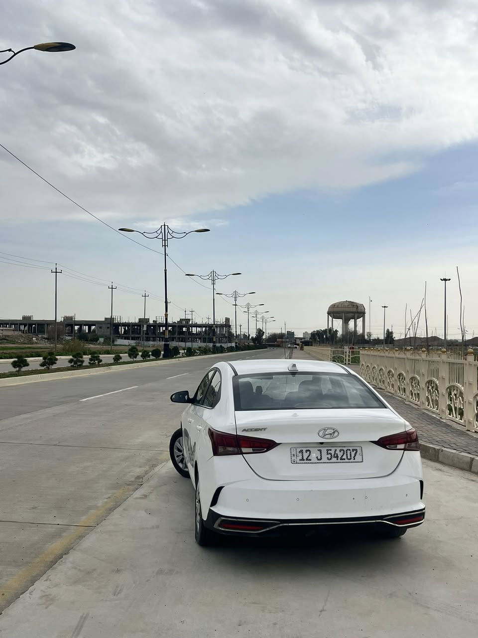 أكسنت 2022 رقم نينوي بسمي بيها قطعتين و  ب مكانين شوي صبغ بدون  دواخل. ماشيه 139ميل
ب 118 بيها مجال ***********
