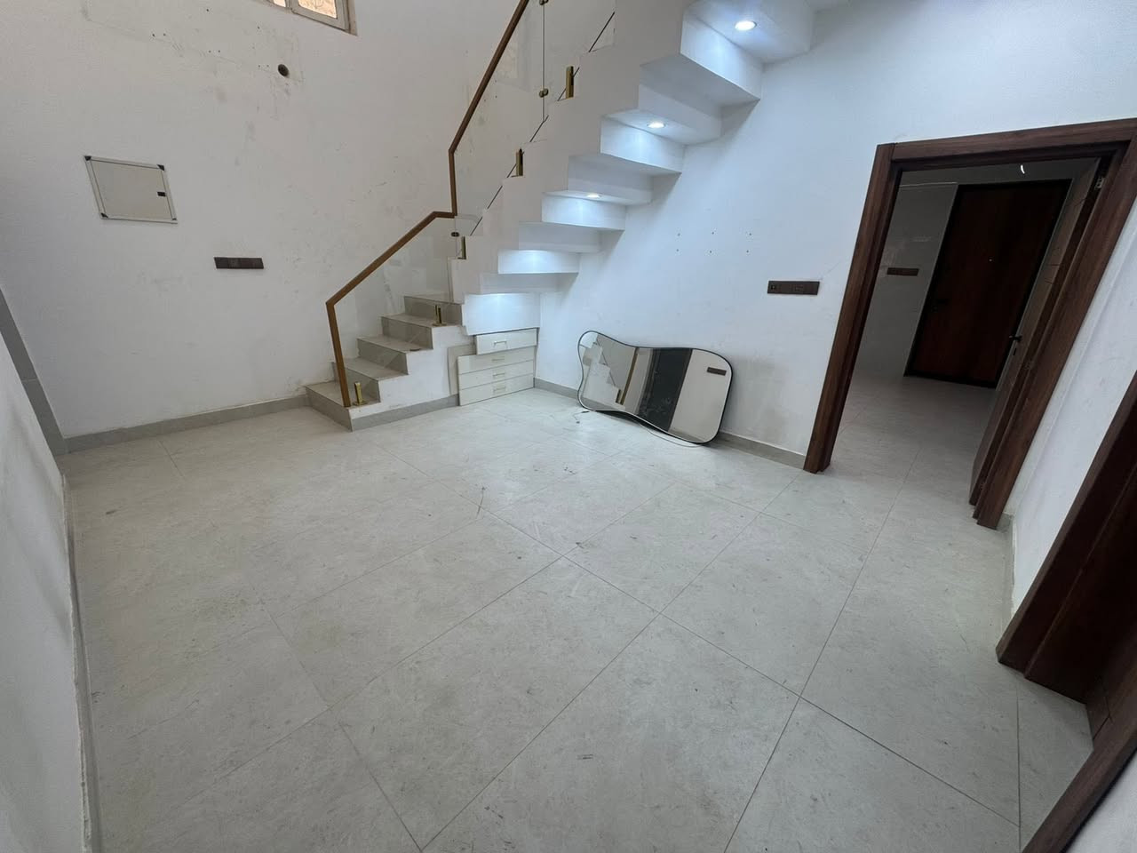 ⭕️دار للبيع في حي الطياره خلف المدهش قريب جداً من الشارع العام 

⭕️المساحة ٢٢٠م زراعي الواجهة ١١م والنزال ٢٠م 

⭕️بناء حديث 

⭕️طابق واحد يحتوي على صاله وهول ومطبخ ومجمع صحيات وغرفتين نوم 

⭕️السعر (٢٥٠) مليون قابل للتفاوض 

*نستقبل جميع عروضكم السكنية 🏠 والتجارية 🏡 بكافة مناطق الحلة 
……………………………..
للمزيد من المعلومات

مراجعة مكتب بابل الكائن في شارع ٦٠ مقابيل حلويات ريف دمشق او كراج ناجي كماش سابقاً او الاتصال ☎️ 

***********ابو احمدالاسدي  
***********احمد الاسدي
***********امير الاسدي
