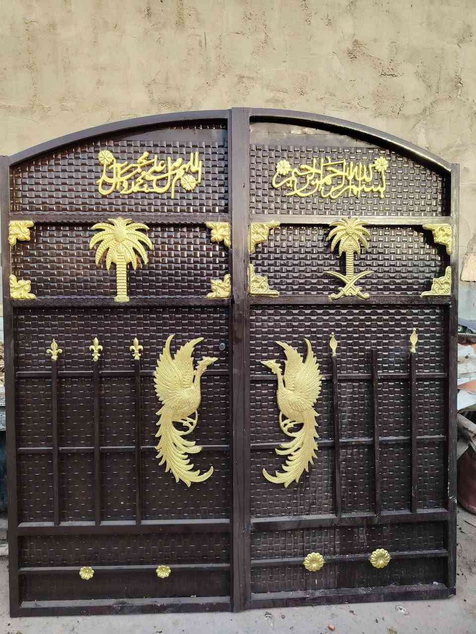 السلام عليكم باب بيت جديد للبيع 
العرض 2متر  الطول 210سم حديد ثكيل امامك بل صوره 
الستفسار عله هاذ الرقم *********** 
مكان بغداد
