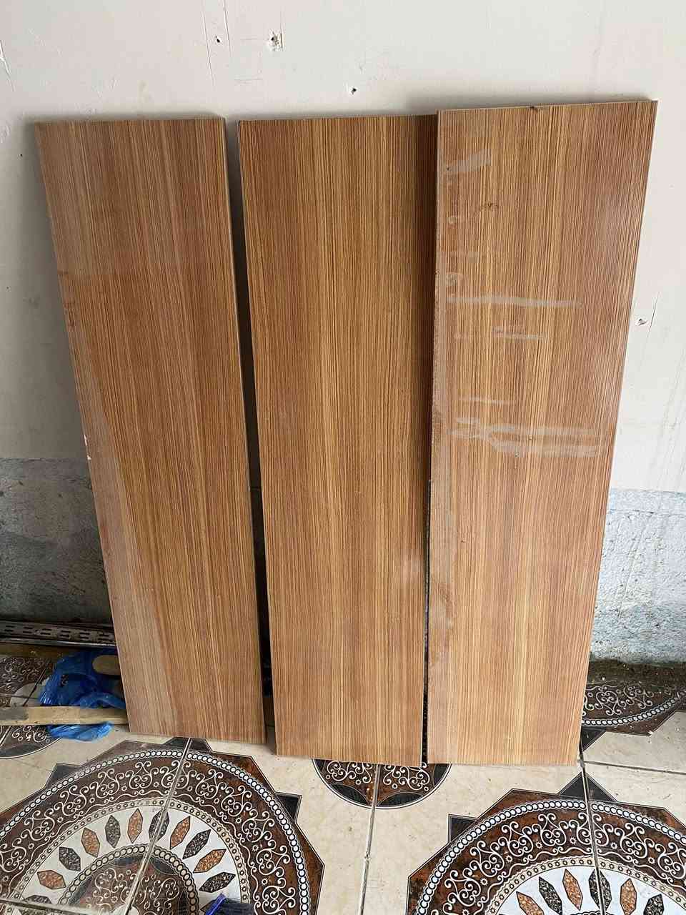 السلام عليكم رفوف خشب جديد ما مستخدم 12 رف جديد طول الرف 244 سم مع سكك حديد عدد 25 سكه مع حمالات تقريبا 50 حماله مع ملكانه للبيع قرب دكتور عدنان للاستفسار ***********
