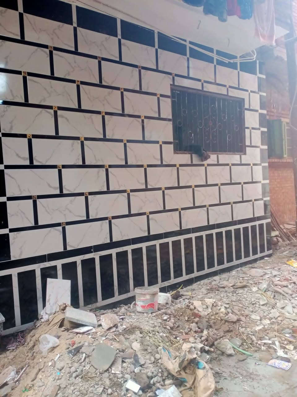 السلام عليكم انا مصري مبط السيراميك و رخام ودرج في *********** الناصرة ذي قار
