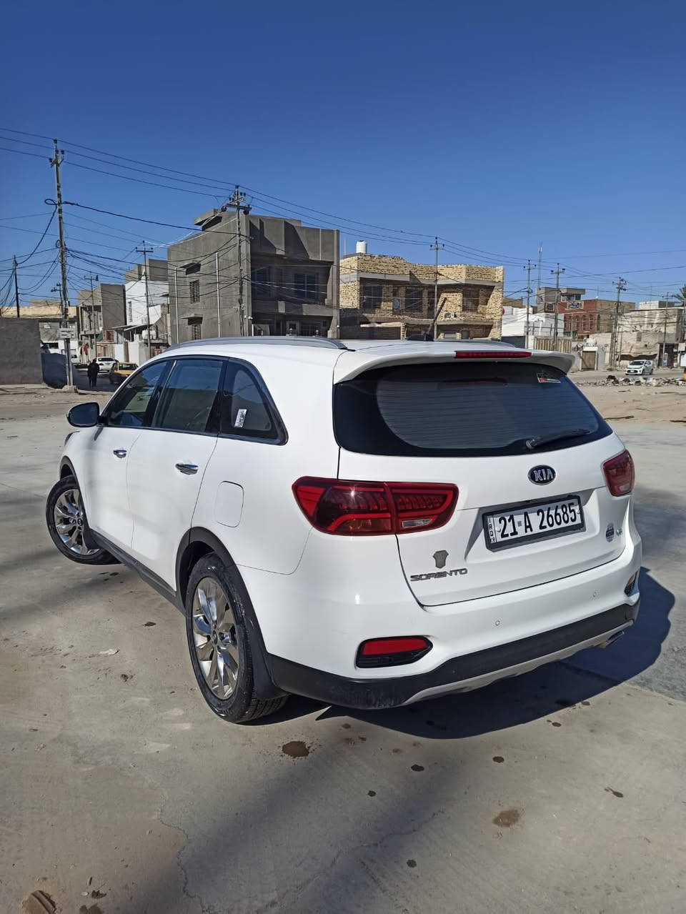 🚘 كيا سورنتو (خليجي) - للبيع :
• الموديل: 2020
• المحرك: 6 سلندر 
• المقاعد: 7 راكب
• ⁠ماشية 80 الف كم 
• الحالة الميكانيكية: كفالة عامة (كير، محرك، حدادية، تبريد )
🔹 المواصفات:
• السقف: بانوراما
• التشغيل: بصمة
• الشاشات والتحكم: شاشة كبيرة، كاميرا خلفية، تحكم ستيرن (جهتين)، مثبت سرعة.
• الحساسات: أمامية وخلفية
• ⁠سايد بربك اوتو هولد(دكمة)⁠.
• المرايا: مرايا شفط (كهربائية) تحتوي على إشارات.
• المقاعد: جلد، تحكم كهربائي.
• التكييف: 3 قطع تبريد (تكييف مركزي متكامل).
• الأمان والقيادة: مانع انزلاق، نظام قيادة ذاتية، ويل كب (عدد 5).
• التصميم الداخلي: دواخل صاج بلادي، سماعات نظام صوتي مميز.
🔹 حالة البدي (الهيكل):
• الكفالة: مكفولة من أي ضربة أو تبديل.
🔹 الأوراق الثبوتية:
• الرقم: رقم جديد، سنوية مجددة باسم صاحب السيارة.
• التحويل: تحويل ملكية مباشر.
• الموقع: محافظة الديوانية .
• لمعرفة باقي التفاصيل الاتصال على صاحب السيارة: 📞***********
