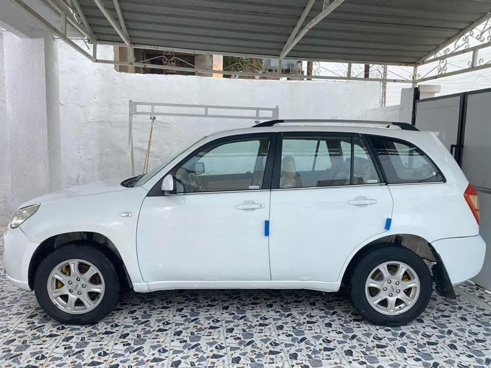 السلام عليكم للبيع شيري تيكو 2012 رقم انبار تحويل مباشر محرك 1800 سياره جديده ماشيه 122 الف بلاديه لا ضربه ولا صبغ جاهزه ع الاخير تبريد تدفئه كهربائيات   تدفئة بل مقاعد كله شغال كامره بلاديه تحكم ستيرن فتحة سقف 
محرك كير ممتاز سياره مال جناي مكان السياره بالرمادي 
السعر 63 بي مجال حك جيه فقط 
***********
اعتذر عن البيع بالاقساط
