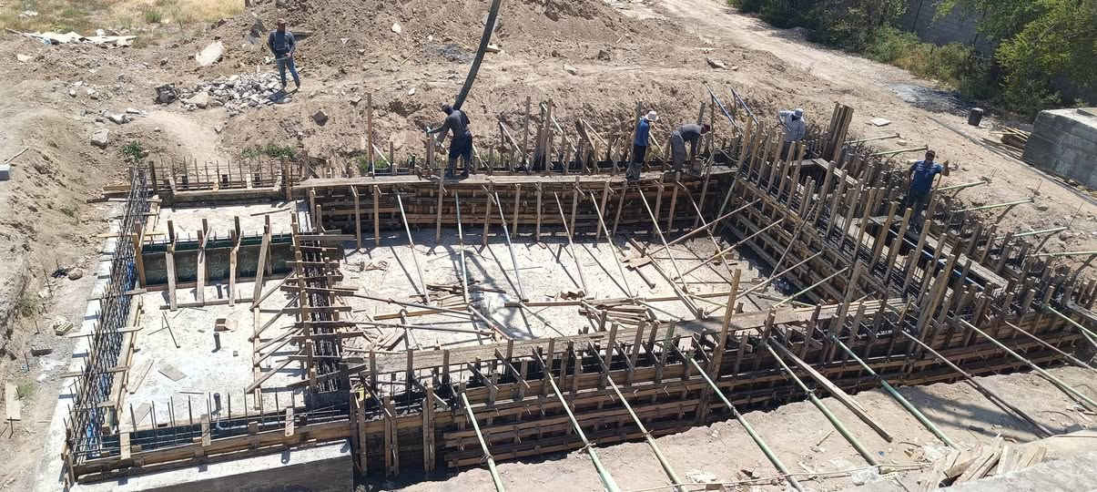 باشر مكتب المعمار الهندسي والحمدلله.... اليوم الجمعة 24/7بتنفيذ واشراف الموقعي على انشاء  المسبح و اكمال اعمال صب جدران المسبح نوع اڤر فلو بأبعاد 7×16 في احدى مزارع الصويرة.. ومستعد مكتب المعمار الهندسي لأي استفسار او الاتصال على الارقام التالية.. ***********
***********.. . .
