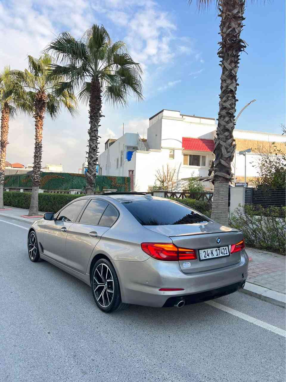 سلام عليكم 
Bmw 520i 2020 
بنيد ربع جاملغ خلفي ربع صندوق صبغ 
سيارة جديد مابي نواقص 
ماشي ٨٣ الف 
سيارة جديد مابي نواقص 
مكان اربيل 
سعر ٢١٣ ورقة مجال
رقم *********** 
واتساب موجود أربيل, العراق
