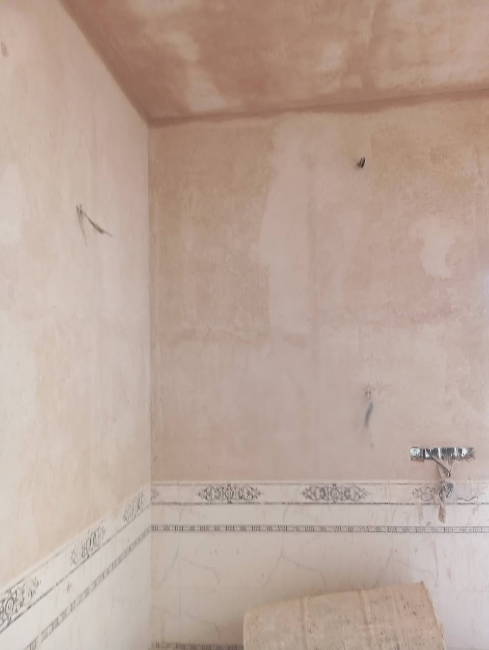 لباخ درجه اولى جص وسمنت وبورگ طلس ناعم متفرغ حالين ع متر وكباله مكاني نجف رقم مبيل ***********9
