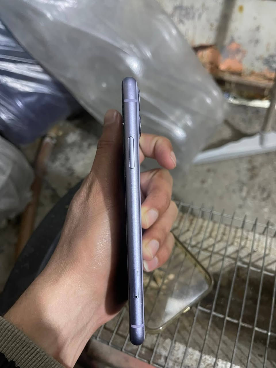 سلام عليكم إيفون ١١ عادي ذكره ٦٤ بطاريه ٨٥ جهاز نضيف شخط ما بي مكفول من الفتح ما عده كسر خفيف في الكلاس السعر ١٩٠ وبيه مجال مكاني بغداد *********** واتساب فقط و ماسنجر
