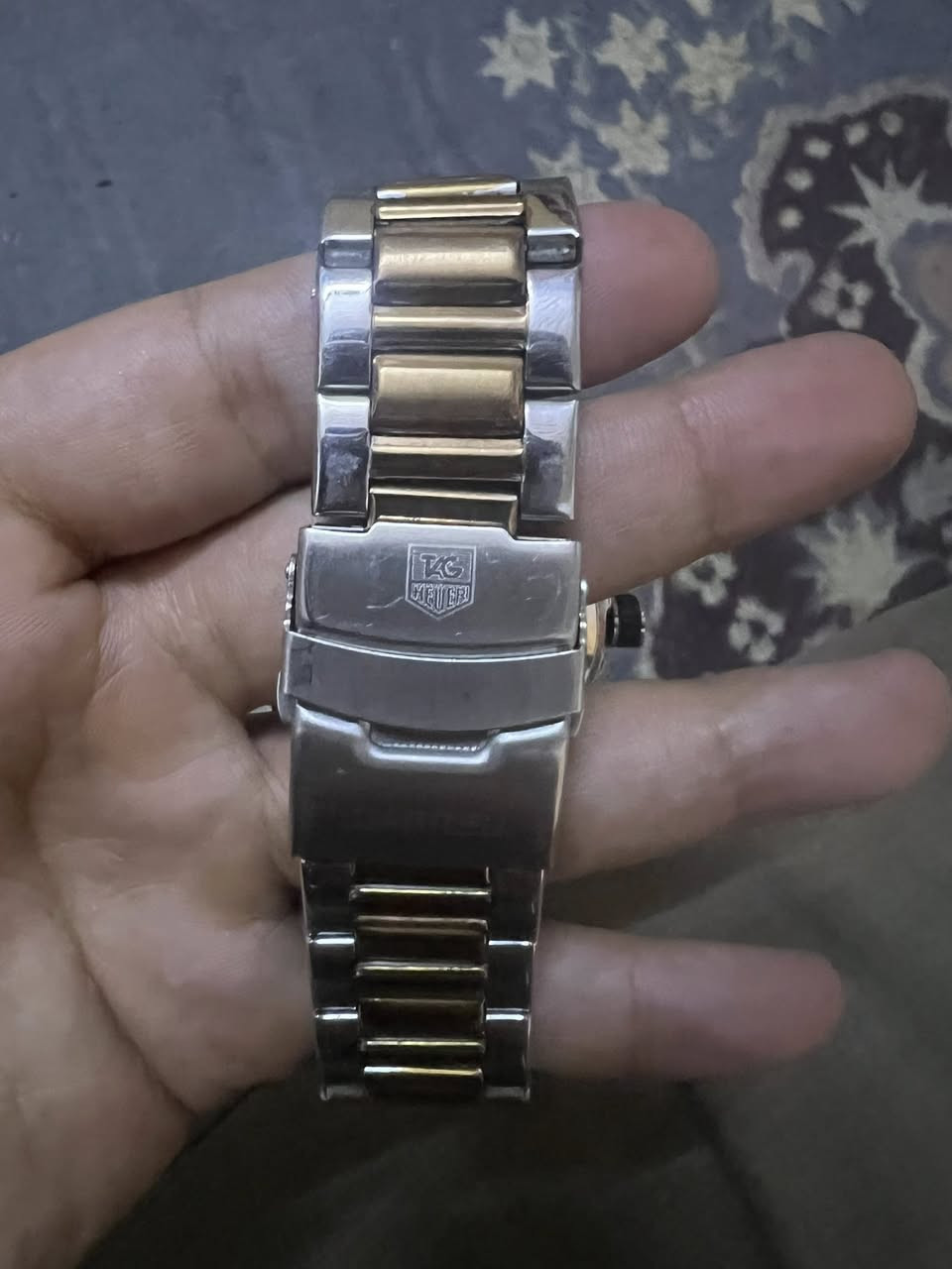 للبيع ساعة رجالية ماركة TAG Heuer Carrera 🔥
• تصميم يجمع بس الرسمي والسبورت فخم وأنيق
• وزنها ثقيل ومتينة تدل على جودتها
• حالتها نظيفة جداً مثل ما موضح بالصور استخدام قليل جداً


**إذا كنت صاحب هذا الإعلان وتريد حذفه لأي سبب، رجاءا أرسل رسالة إلى الدعم الفني**