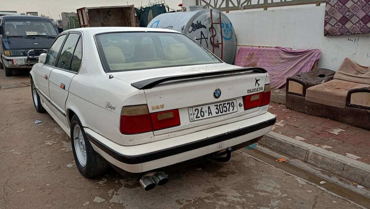 السلام عليكم بي ام للبيع مودي 90 ثانويه 30 ثاني يوم احول لك اياها تبريد ثلج تدفئه  حجم 520 محرك فل جير عادي السعر 42 وهذا رقم ***********
