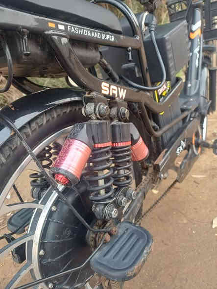 بايسكل شحن للبيع 

// بايسكل شحن حجم 14
//اربع بطاريات اكثر من( نص عمر) 
//اربع سرع 
//اعلى سرعة 39/40
//دبلات 4 وره و2 گدام 
دسك صفاره 
مميزات //

1/  شاحن توضح عدد الشحن او النسبه 
2/ شحن الباسكل عن طريق استعمال البايدر 
3/سرج قفل

 اي استفسار خاص 
مكاني / نجف_المناذره /
***********
موجود واتساب وخاص
