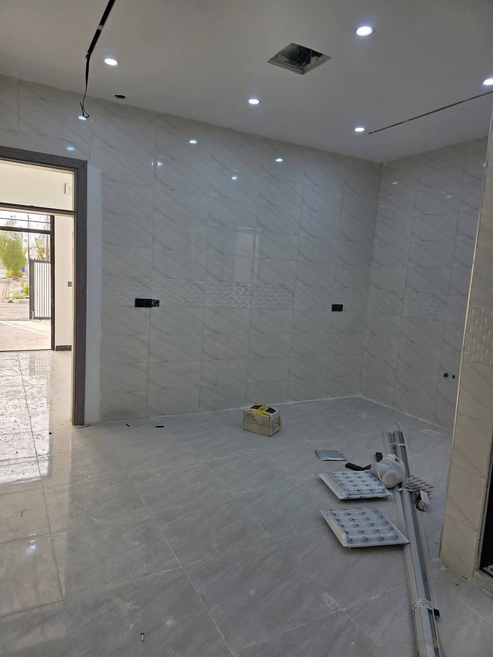 #دار #للبيع  🏠  
#المساحة :-  120 متر
#العنوان :- القادسية/ 16أب قرب شارع و شارع تبليط

#تفاصيل الدار 🏡 
_ ط/١
- استقبال 
- هول 
- غرفة نوم
- مطبخ بارد
- مطبخ حار 
- صحيات 
- كراج سيارة.
- درج خارجي 
نضام دكت و ثقوف مغربي.

     
#للأستفسار الأتصال على الارقام التالية :-🔶️
 📞 *********** 📲
 📞 *********** 📲
أو مراسلتنا عبر { فايبر ــــ وتساب ــــ 📲} 
أو مراجعة #مكتب شوان للعقارات والمقاولات الكائن في الحرية علاء سايدين بنجاعلي مقابل جامع عبداللة و حديقة مثلاث
{  #نتشرف #بزيارتكم }
