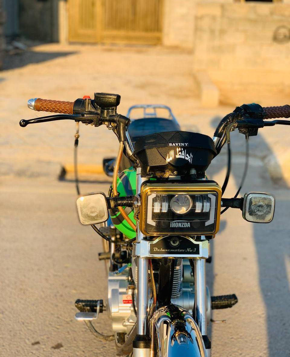 السلام عليكم دراجه سافان ٢٠٢٥الدراجه خير اوراق برغي ما مفتوح بيهة مكاني  دبوني ما متواجد علة الفيس ***********
