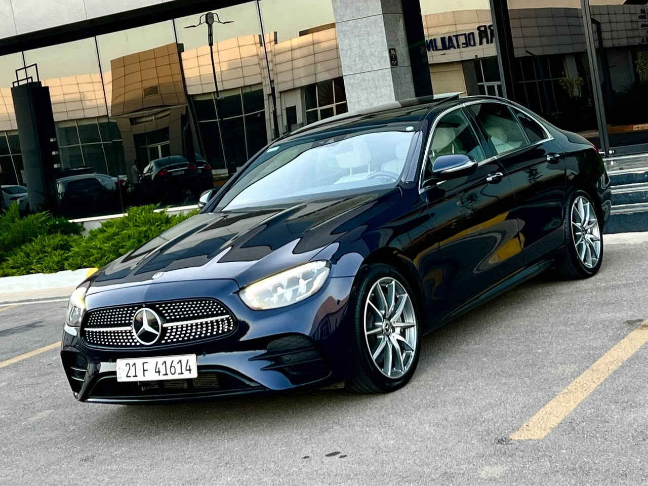 السلام عليكم 
Mercedes benz E Class 350 AMG 
🛑سيارة وارد امريكي بيها فقط ربع بونيد صبغ بدون دواخل 
سيارة داخلة ضمان BCM

💵سعرها  335 ورقة
☎️للاستفسار : ***********
📍مكانها سليمانية 
🚙 موديل : 2022
🚙ماشية : 16 الف فقط اخت الزيرو 

مواصفات السيارة 
سقف بانوراما -كيج الكتروني و متصل - 4 كامرات و رادارات 360 - كشنات جلد كريمي و خزن ميموري و تدفئة - سماعات بروماستر و حساسات 360 درجة  و انارات داخلية 64 لون  و انضمات قيادة و لايتات 4 عدسات -صندوك كهرباء وشفط - اوتو ستوب و اوتو هولد السليمانية, العراق
